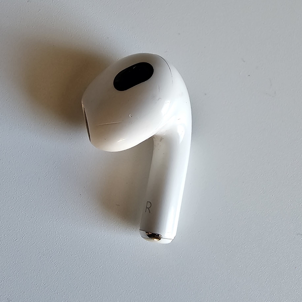 Apple White Earbud Headphone